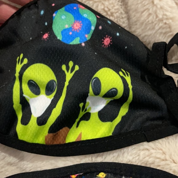 New set/5 kid’s Alien face masks - Picture 2 of 5